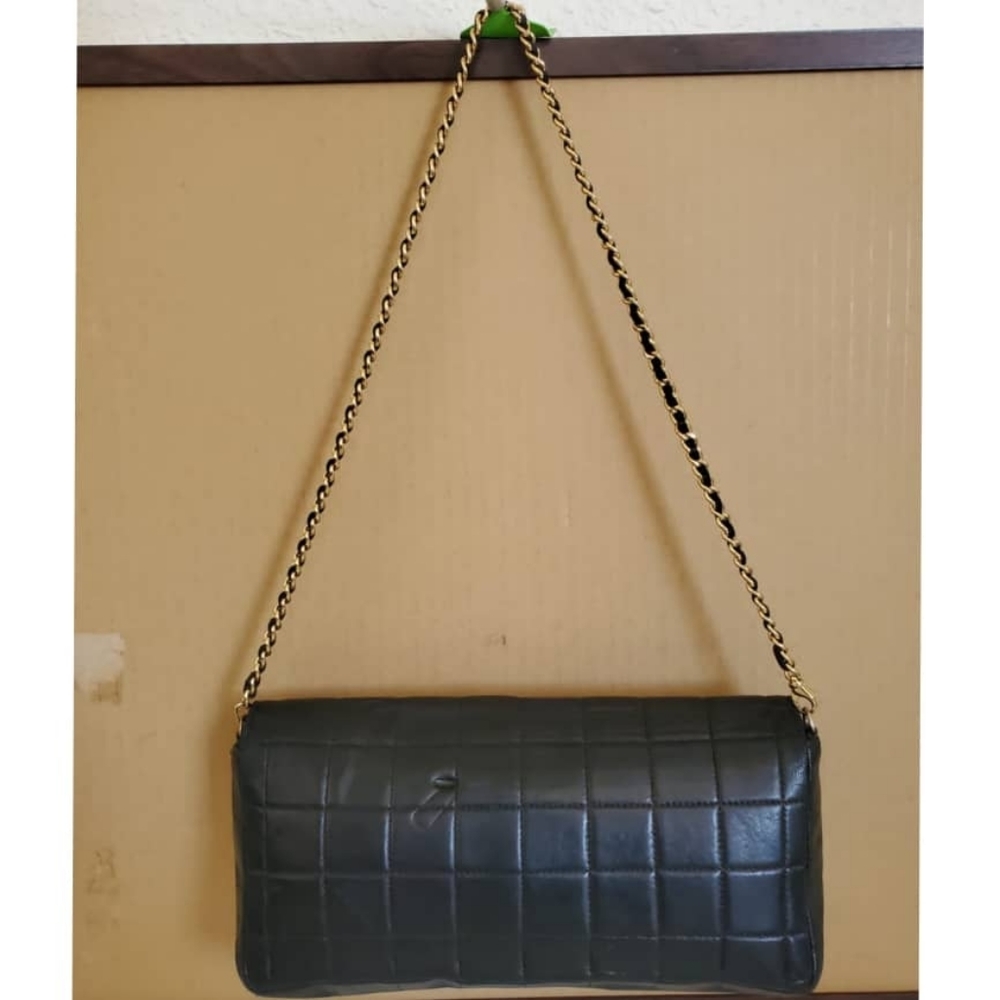 Chanel Black Chocolate Bar Bag - Picture 2 of 11